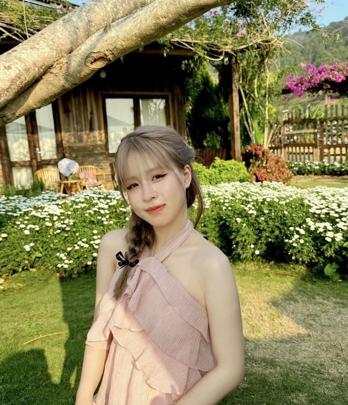 Cô gái Việt Nam giản dị mà đẹp