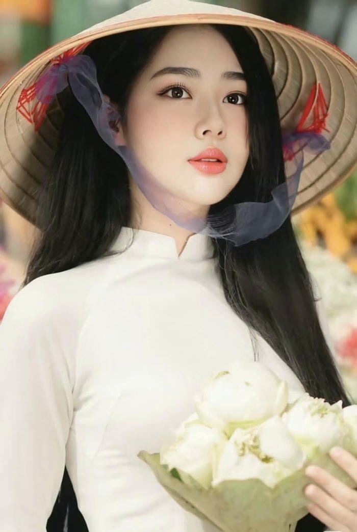 Cô gái Việt có phong cách thanh tao