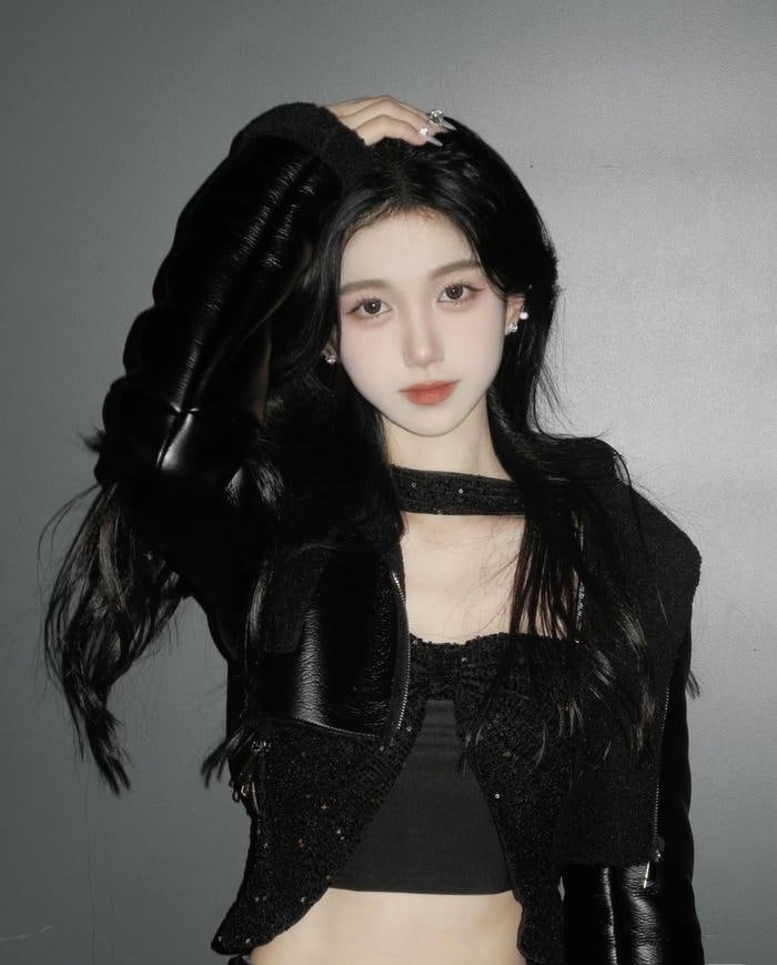 Cô gái ngầu với ánh mắt sắc sảo