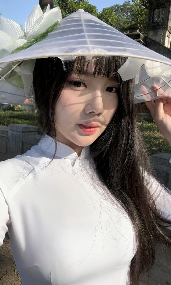 Gái xinh Việt Nam nhẹ nhàng