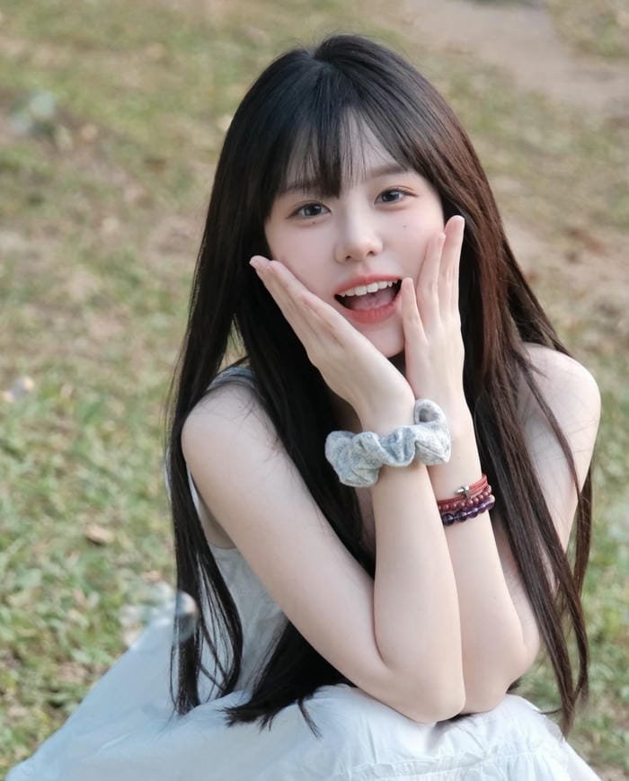 Gái xinh chụp dáng tự tin và dịu dàng