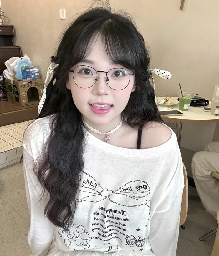 Gái xinh cute với đôi mắt long lanh