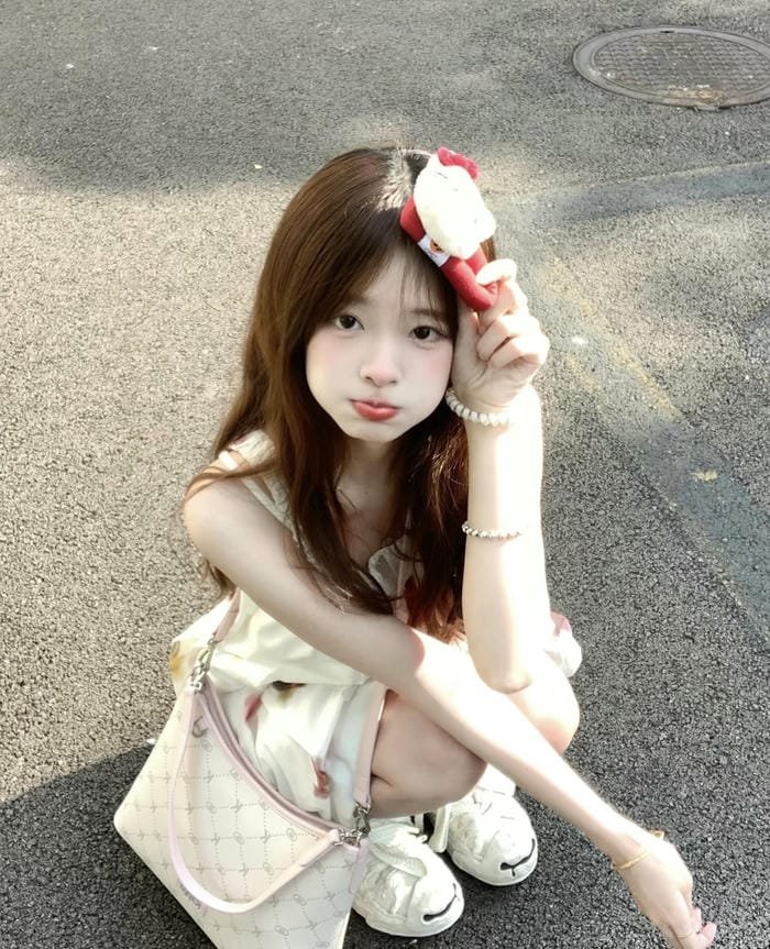 Gái xinh cute với mái tóc ngắn