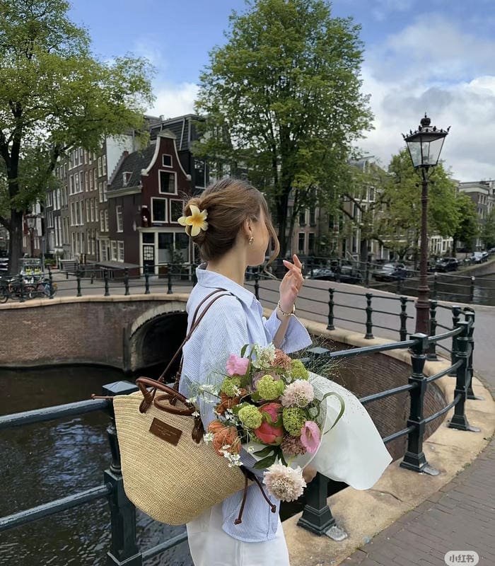 Gái xinh hiện đại