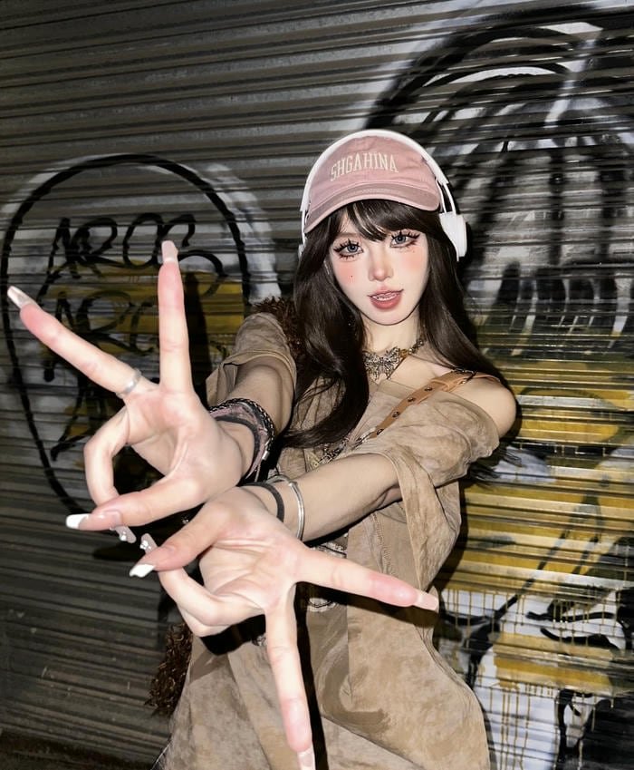 Gái xinh mạng hiện đại