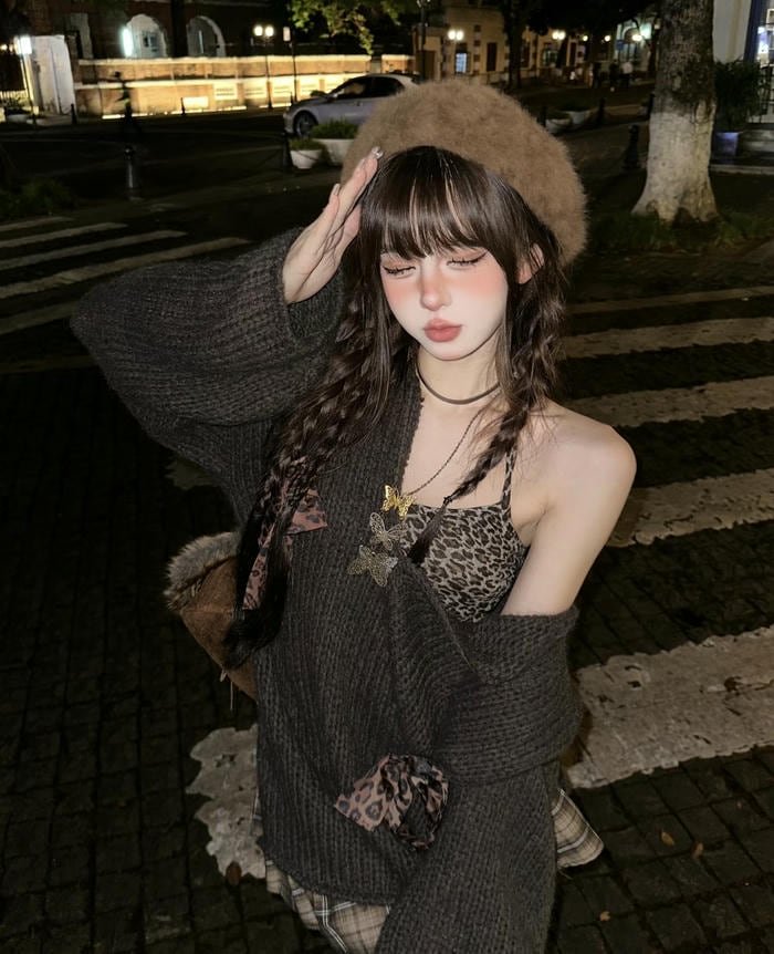 Gái xinh mạng thu hút ánh nhìn