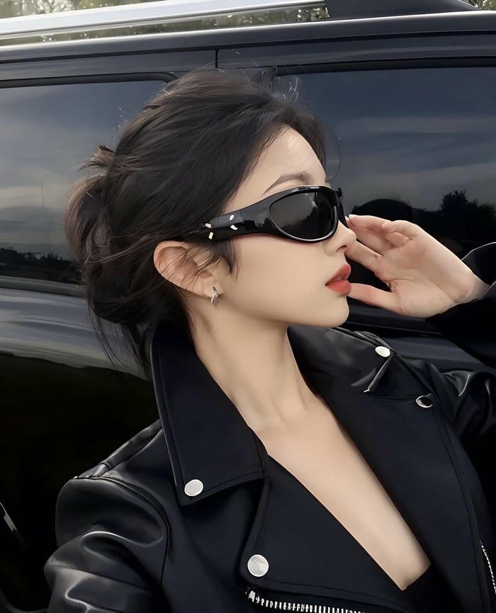 Gái xinh ngầu với ánh nhìn cuốn hút