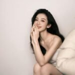 Gái xinh tạo dáng đơn giản