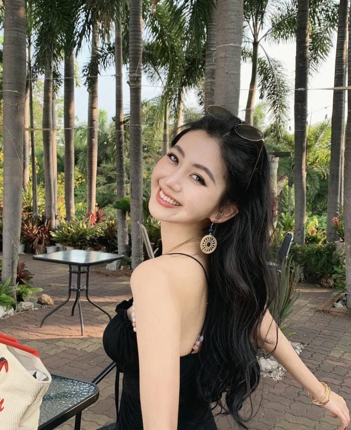 Gái xinh tạo dáng tinh khôi