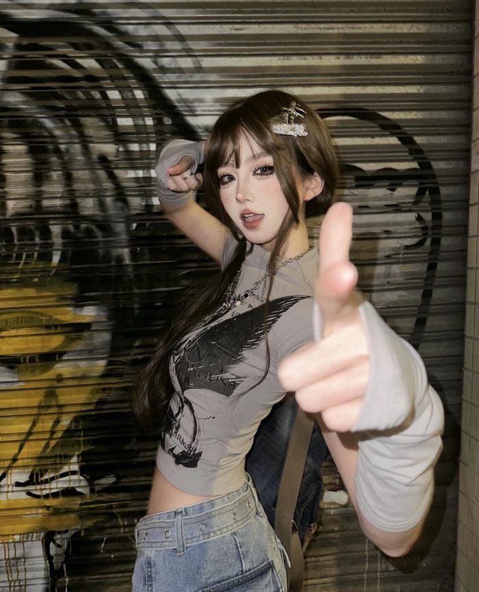 Gái xinh tạo dáng tự nhiên