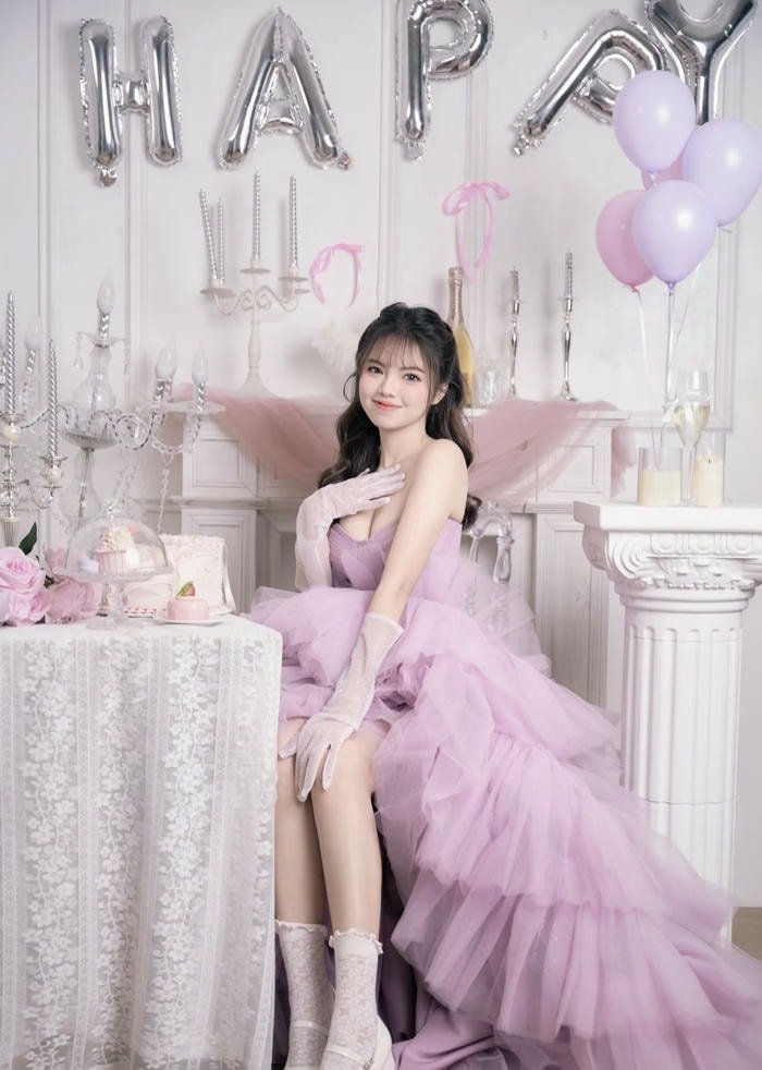 Hình sinh nhật cười xả stress