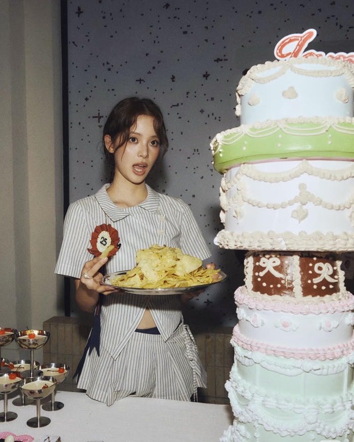 Hình sinh nhật với biểu cảm vui độc đáo