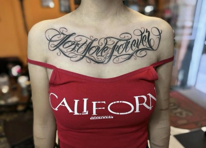 Hình xăm đẹp ở ngực nữ