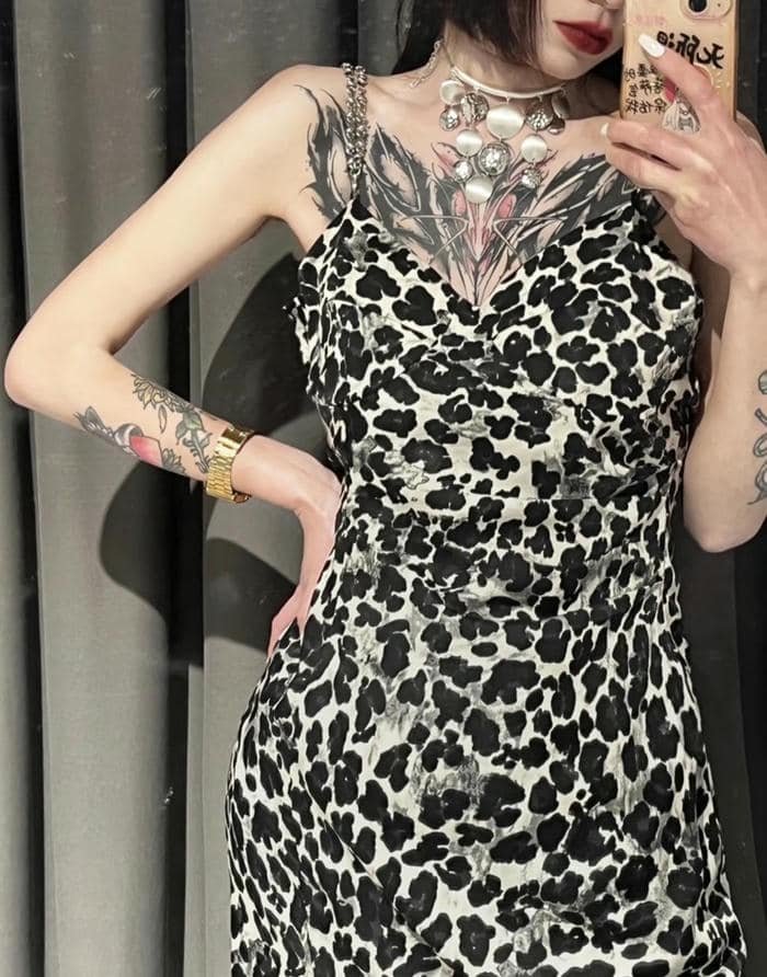 Hình xăm hiện đại ở ngực nữ