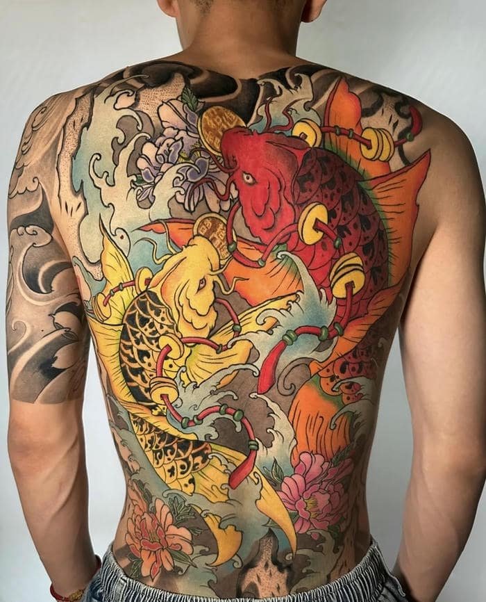 hình xăm cá chép ngậm tiền