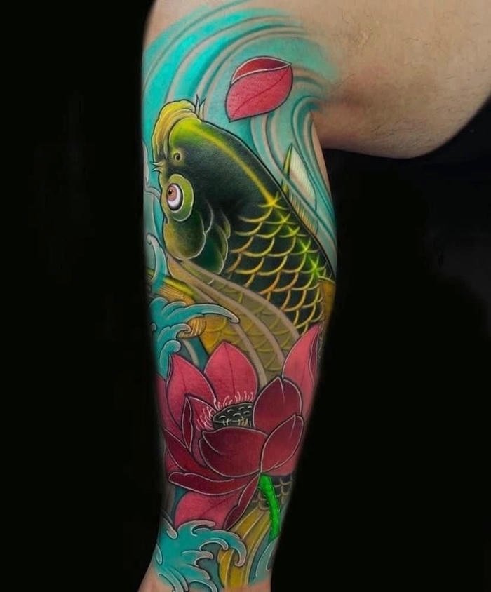 hình xăm cá chép xanh và hoa sen