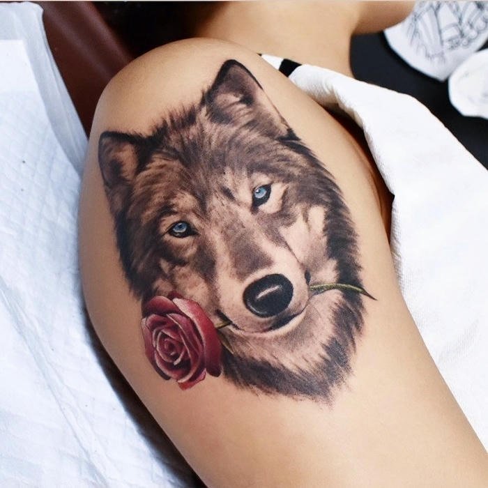 hình xăm chó sói hoa hồng