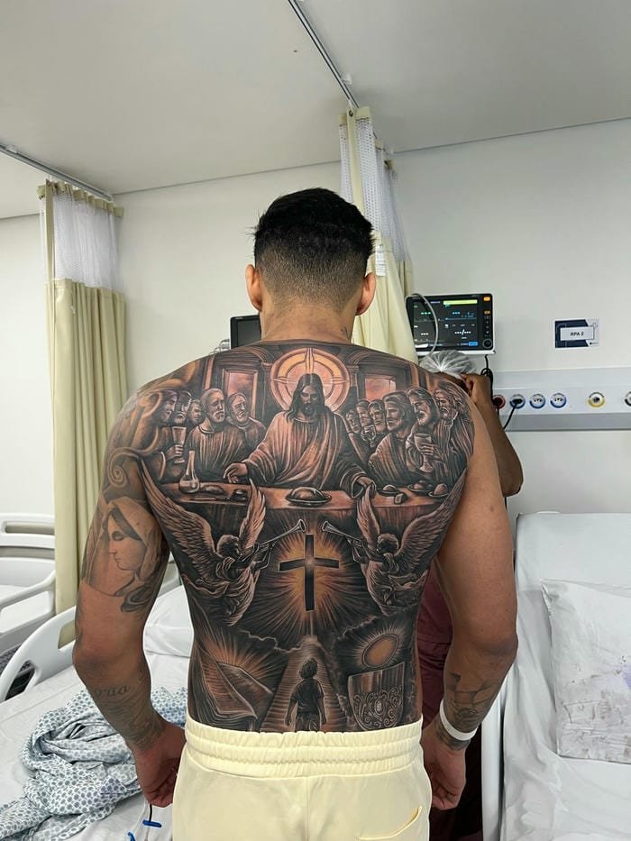 hình xăm chúa phun lưng