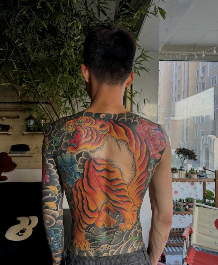 hình xăm full lưng con hổ