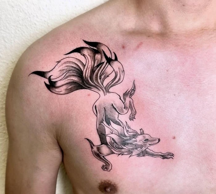 hình xăm hồ ly nghệ thuật ở ngực