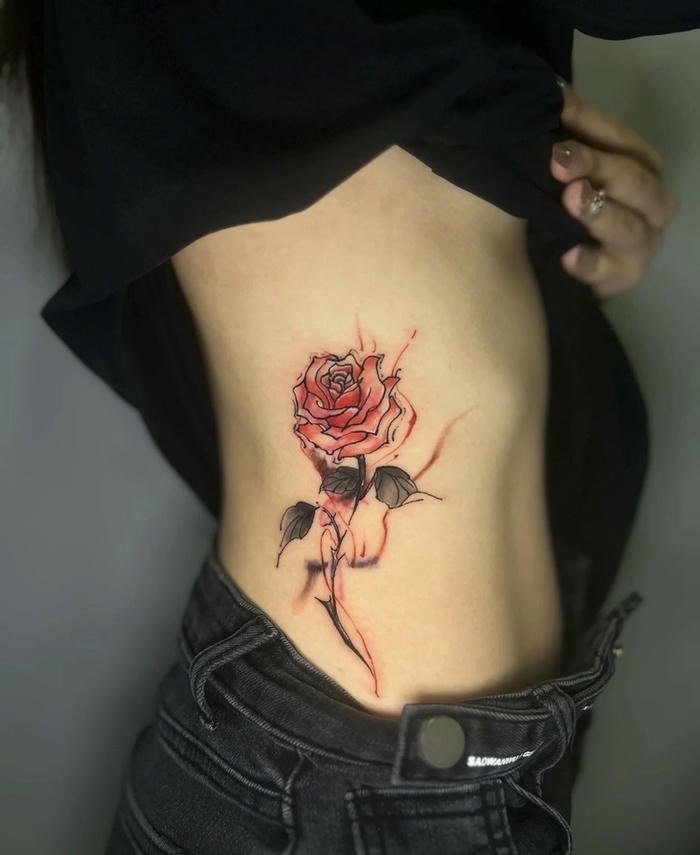 hình xăm hoa hồng mềm mại nữ tính