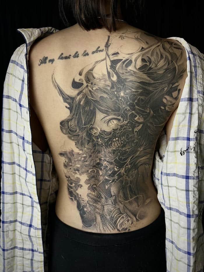 hình xăm nữ đẹp phun lưng