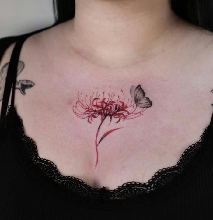 hình xăm nữ ở ngực