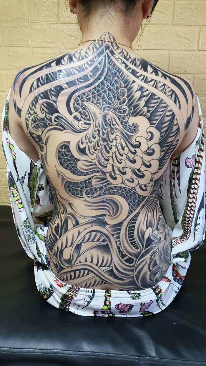 hình xăm nữ phun lưng phượng hoàng