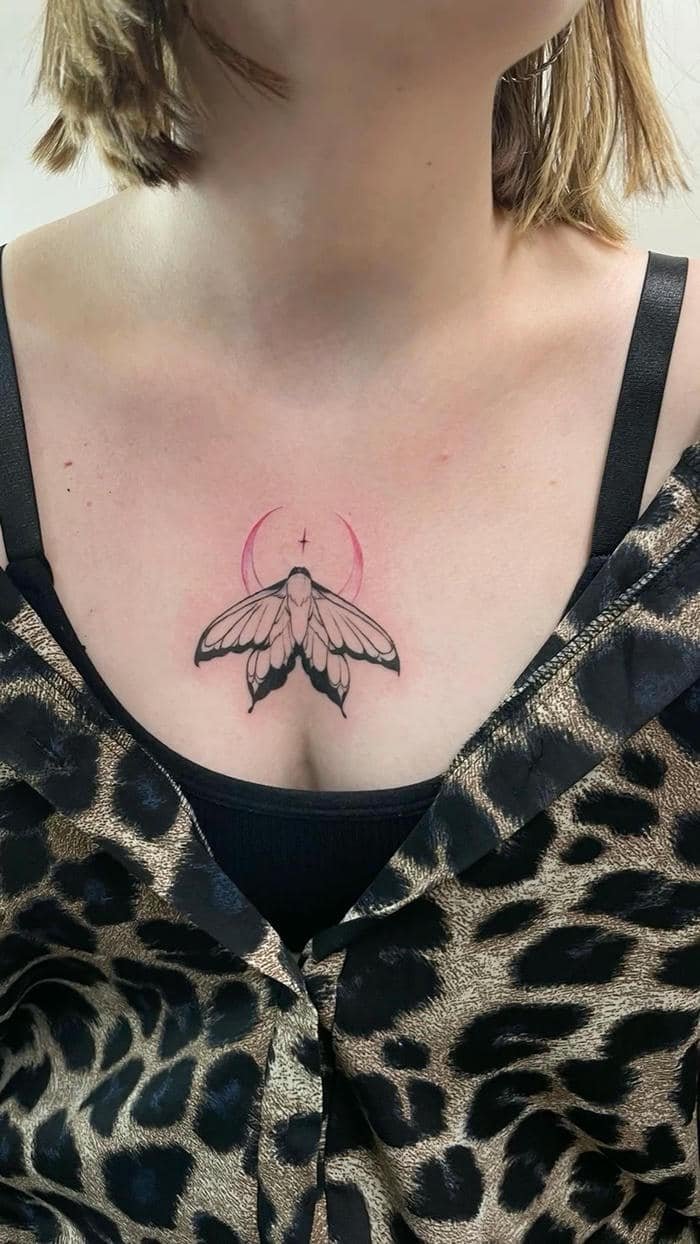 hình xăm ở ngực nữ