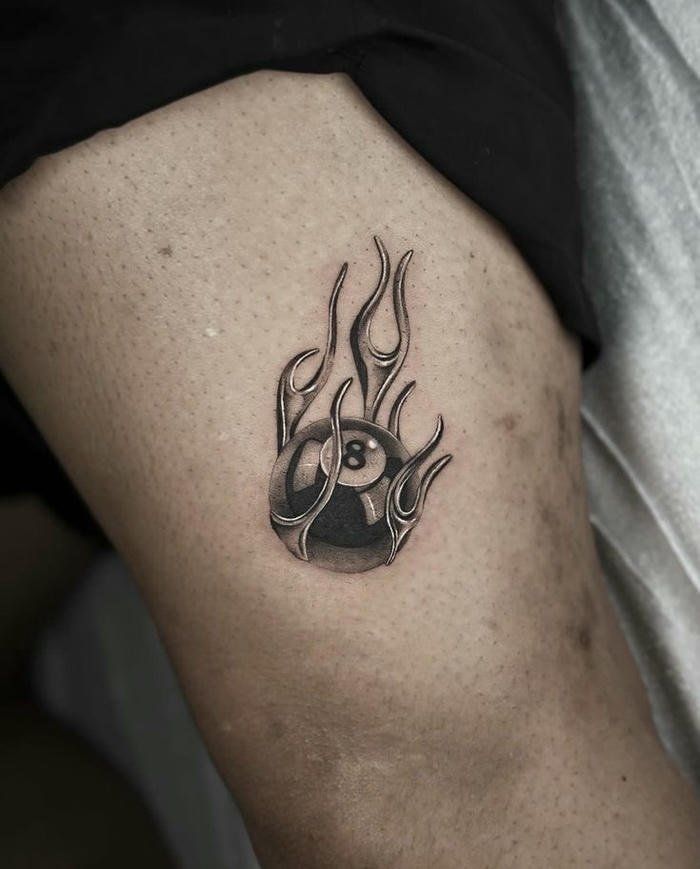 hình xăm old school mini ở đùi