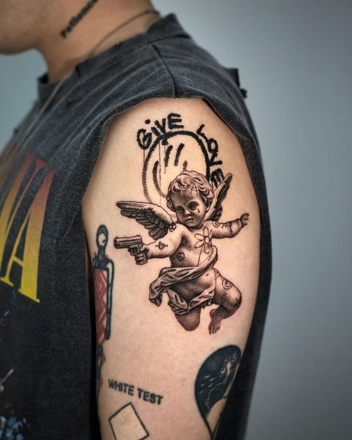 hình xăm old school ở bắp tay