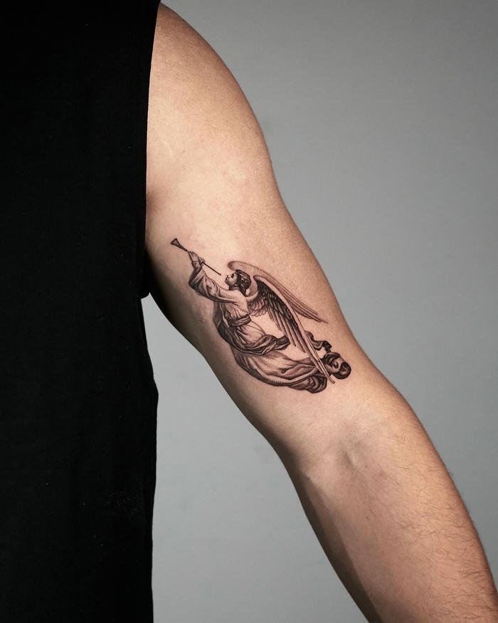 hình xăm old school ở cánh tay nam