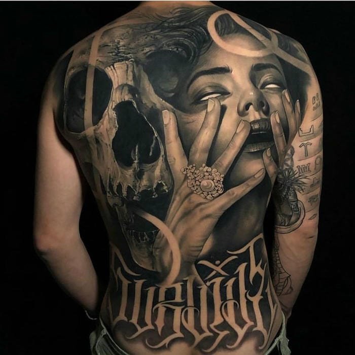 hình xăm phun lưng của nam