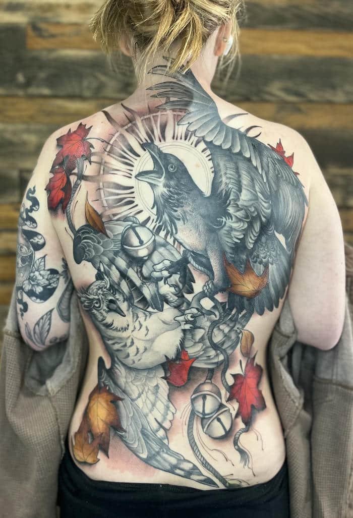hình xăm phun lưng nữ con chim