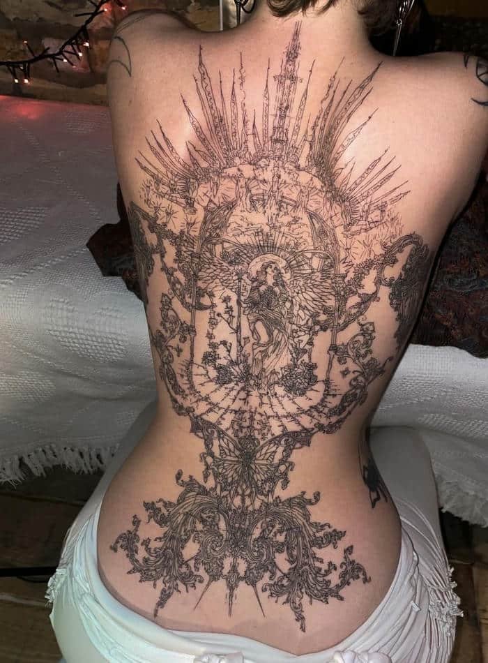 hình xăm phun lưng nữ