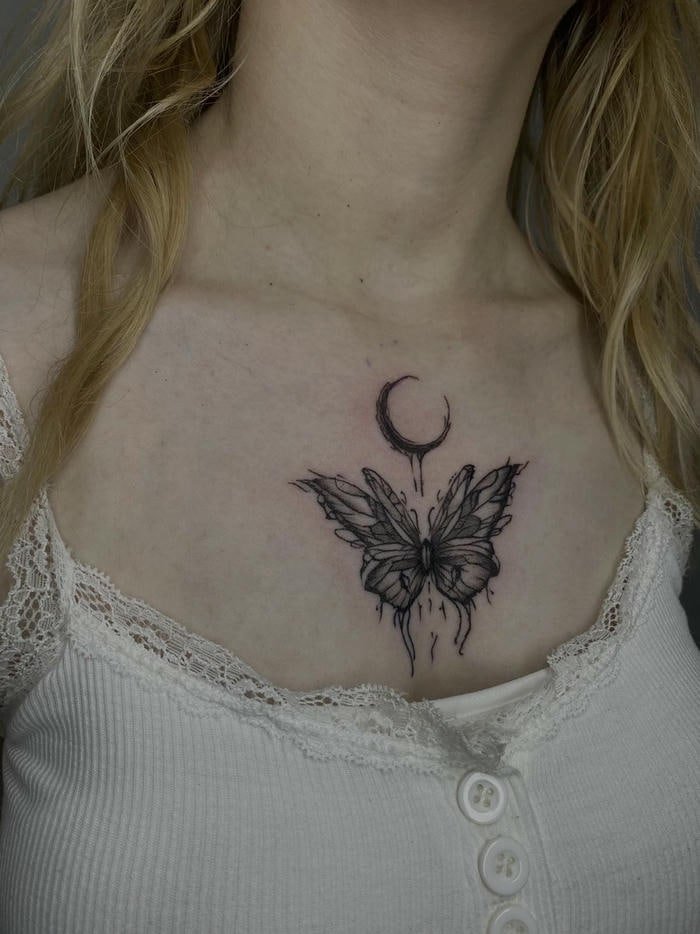 hình xăm trước ngực nữ