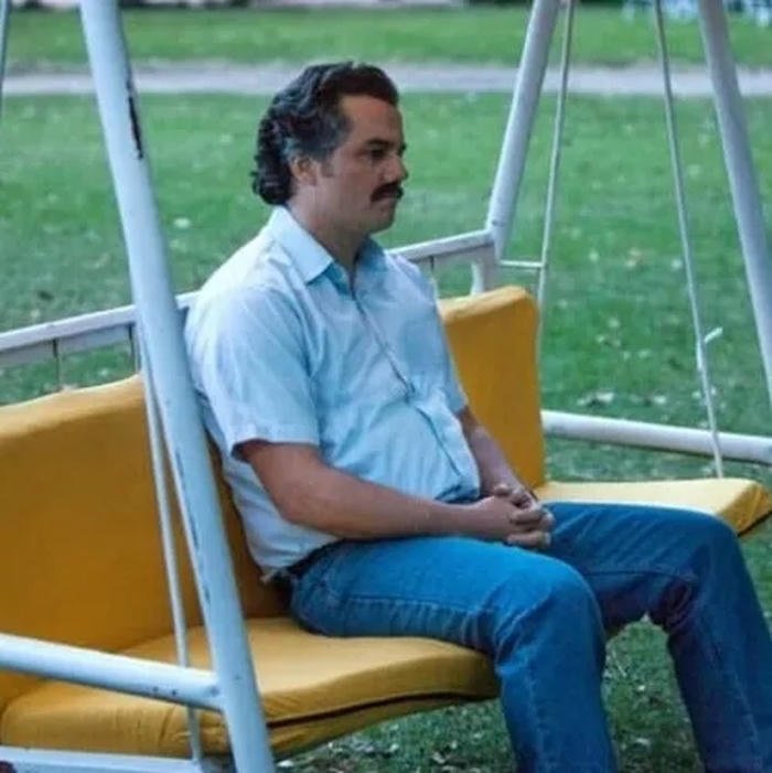 meme gục ngã suy tư