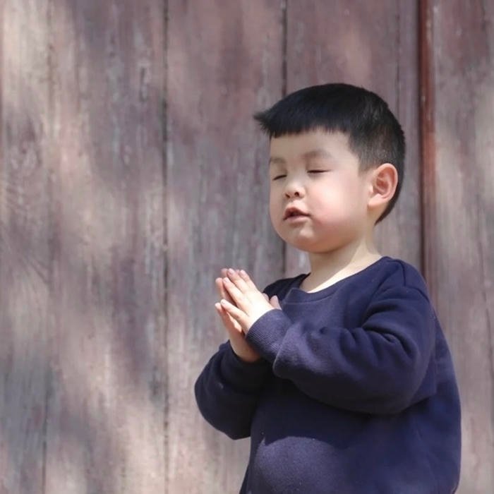 mô phật meme em bé