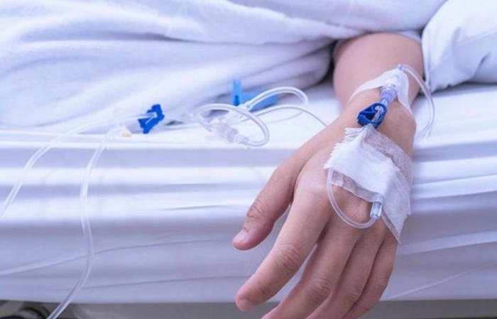 Ảnh truyền nước biển sau phẫu thuật