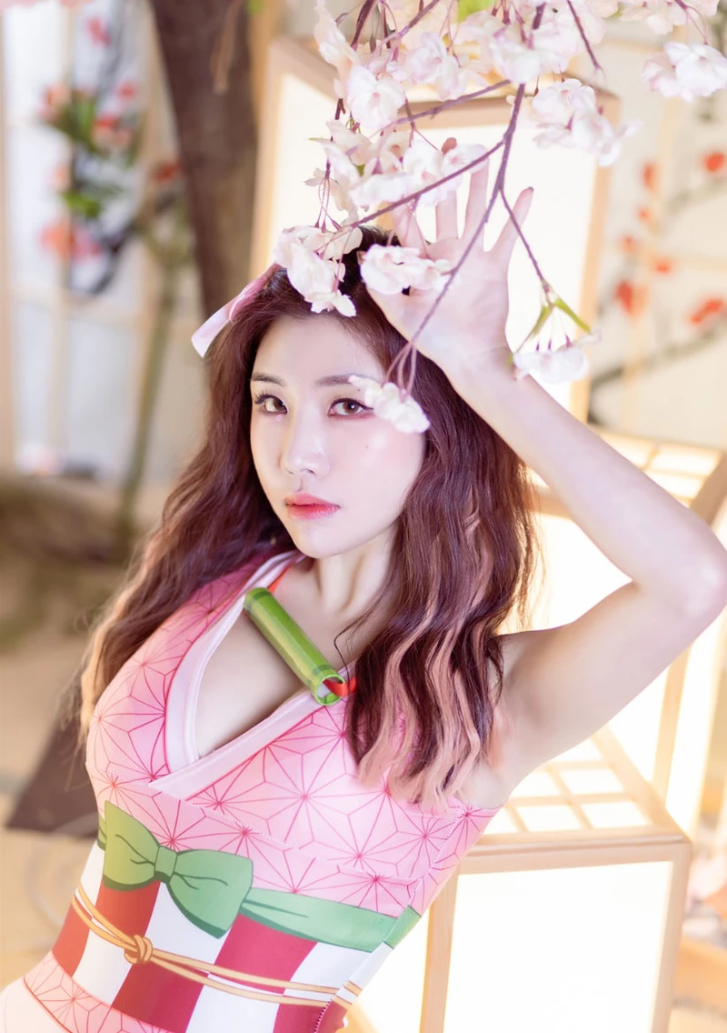 Cosplay vú to quyến rũ đầy mê hoặc