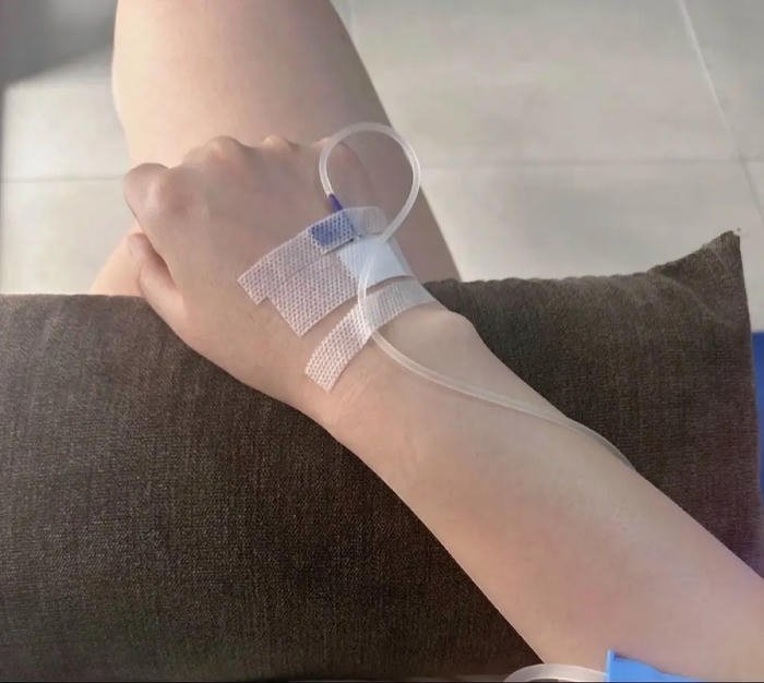 Hình ảnh truyền nước biển an toàn