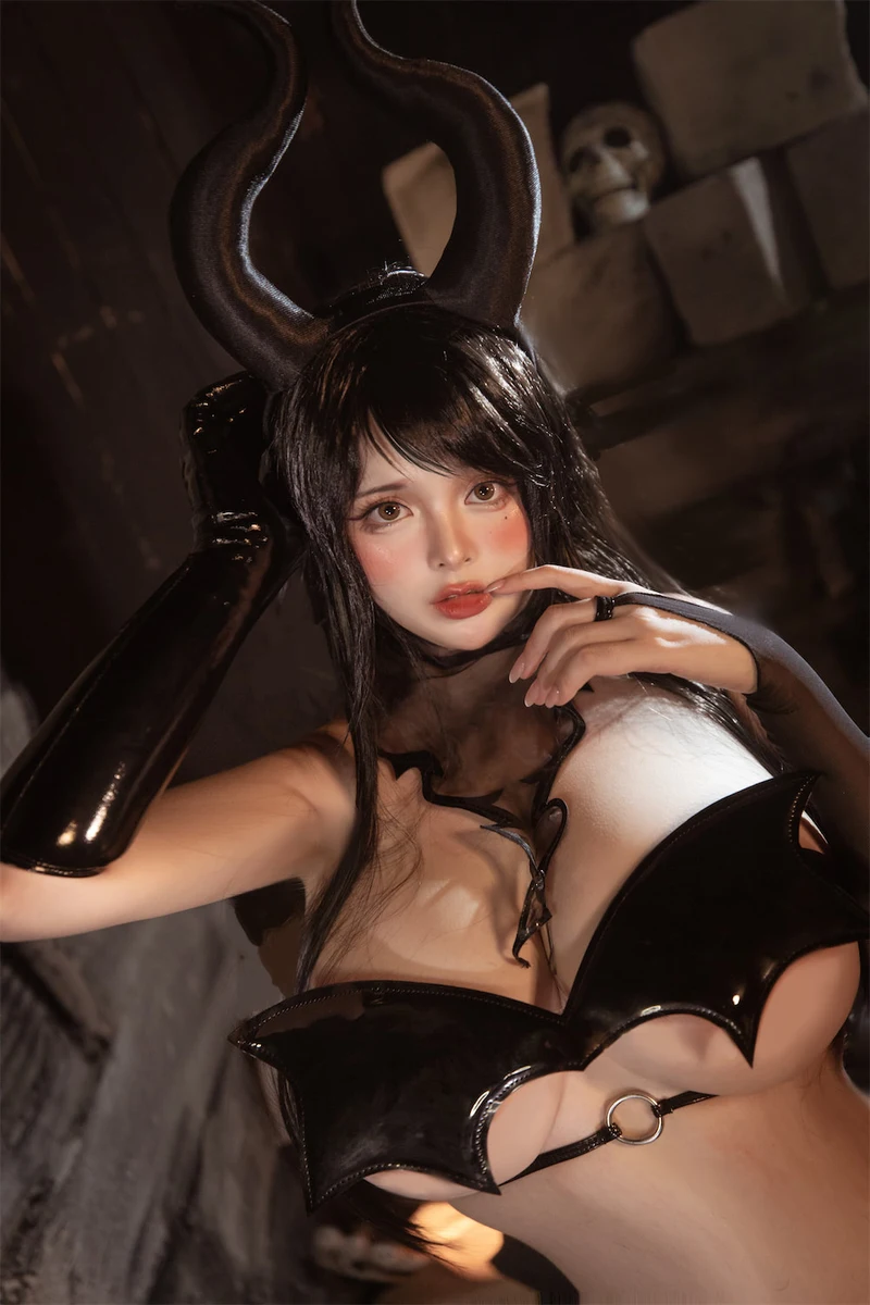 Hình cosplay nude hoàn hảo sexy đầy mê hoặc