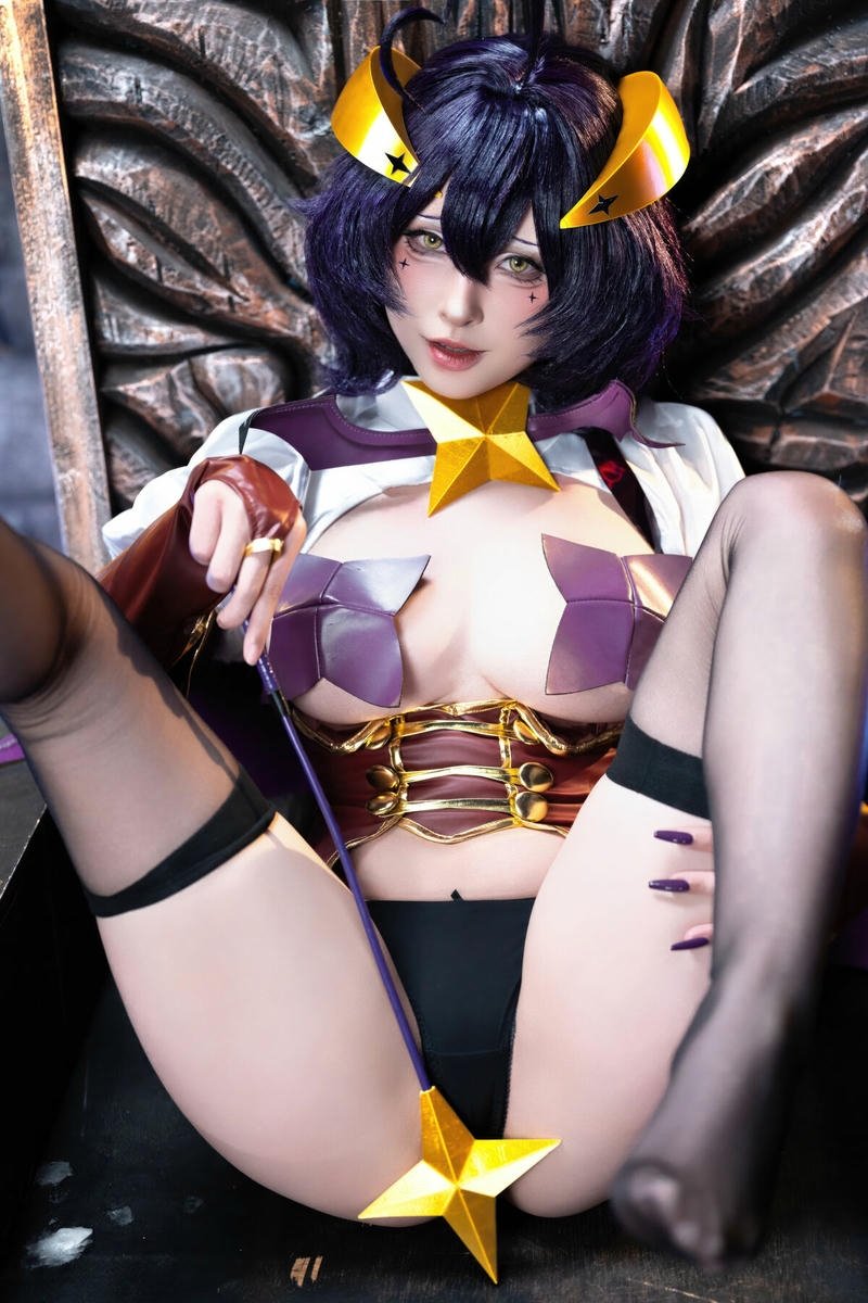 Hình sex cosplay banh háng khoe lồn