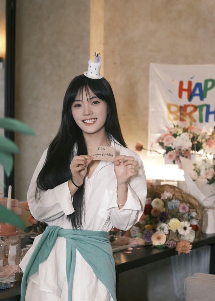 Hình sinh nhật kèm hoa hồng