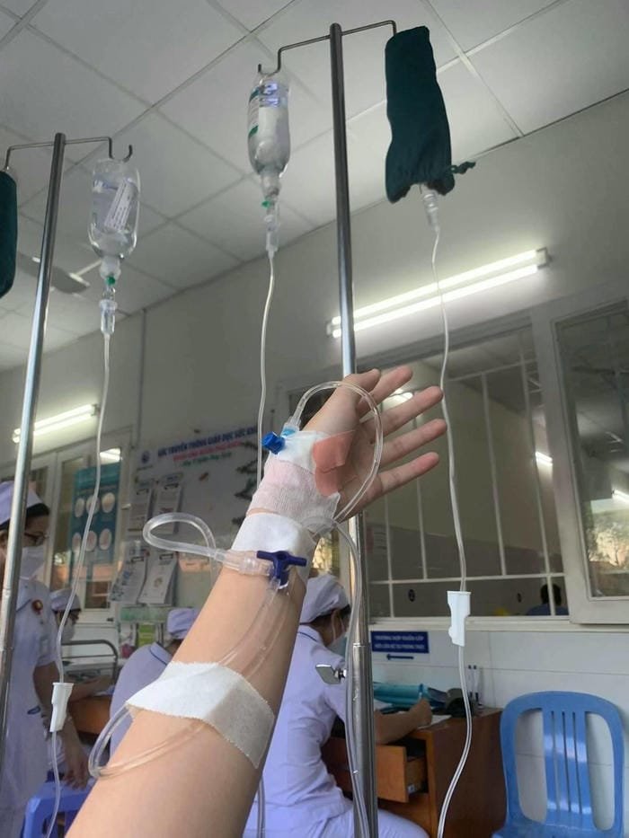 Truyền nước bên y tá