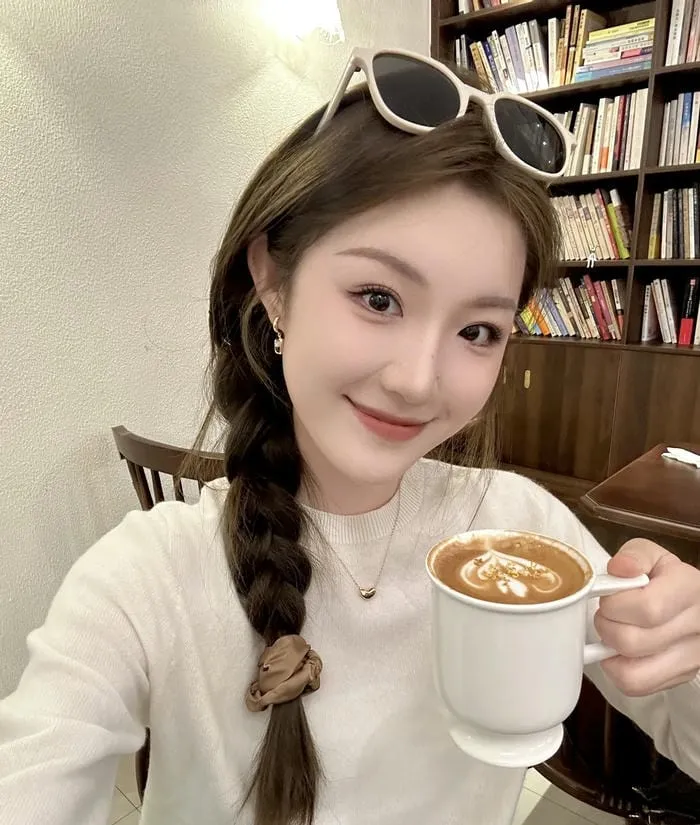 ảnh cà phê sáng một mình bình dị