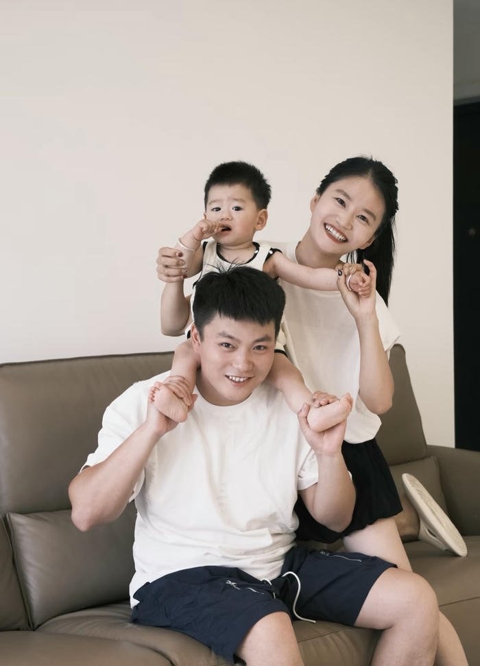 ảnh gia đình hạnh phúc nhỏ bé