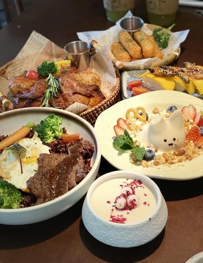 ảnh món ăn trong bữa tiệc