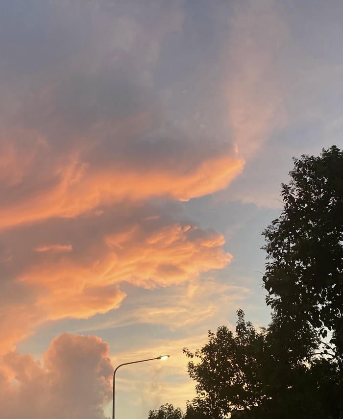 hình ảnh bầu trời hoàng hôn huyền ảo