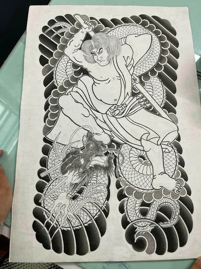 vẽ hình xăm cả lưng